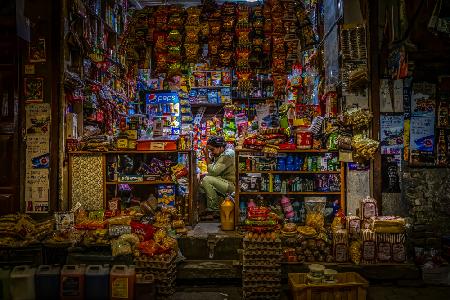 This crazy little shop (Kathmandu streets at night)