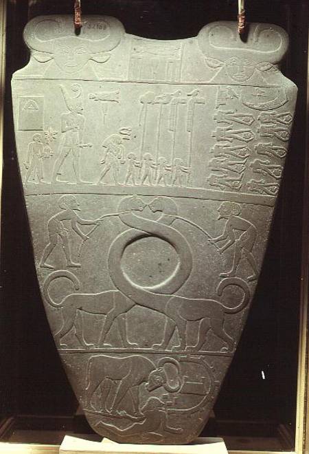 The Narmer Palette: ceremonial palette depicting King Narmer, wearing the red crown of Lower Egypt, van Egyptian