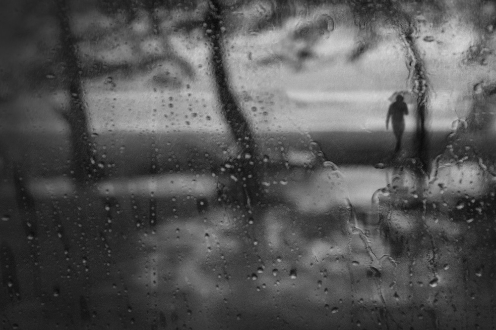 In the silent rain van Ekkachai Khemkum