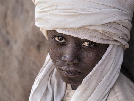 gazes at Ennedi desert, Tchad