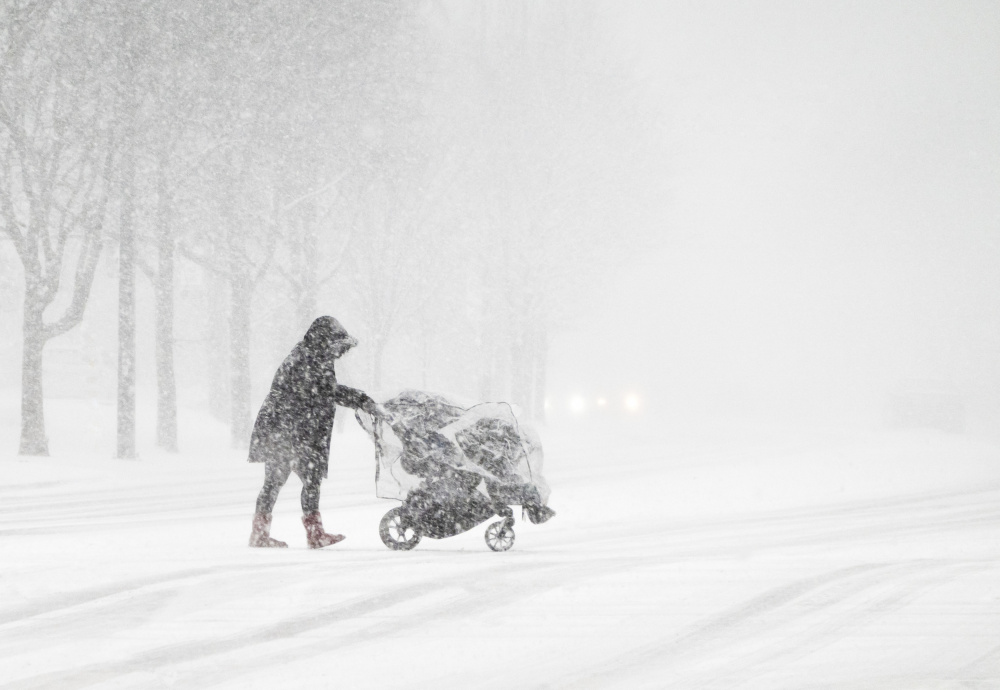 Walking In a Winter Storm van Emma Zhao