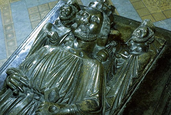 King John''s Tomb with two miniature figures of St. Wulstan and St. Oswald van English School