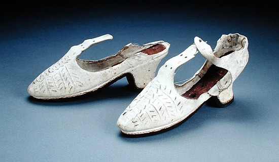 Pair of white shoes, c.1590s (suede) van English School