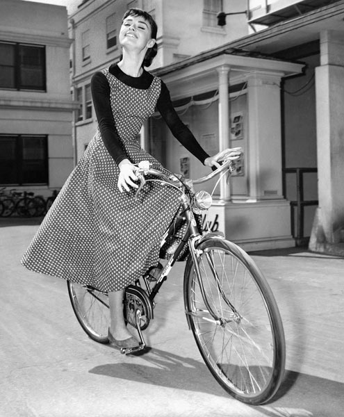 Audrey Hepburn on set of film Sabrina van English Photographer, (20th century)