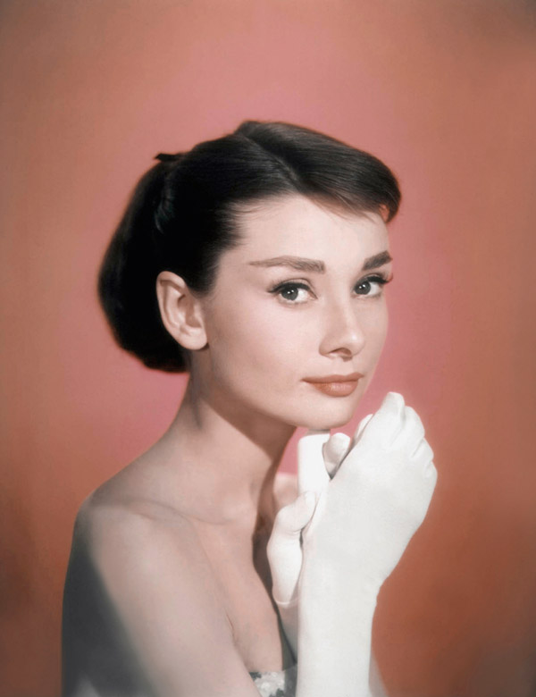 Portret van Audrey Hepburn als Sabrina van English Photographer, (20th century)