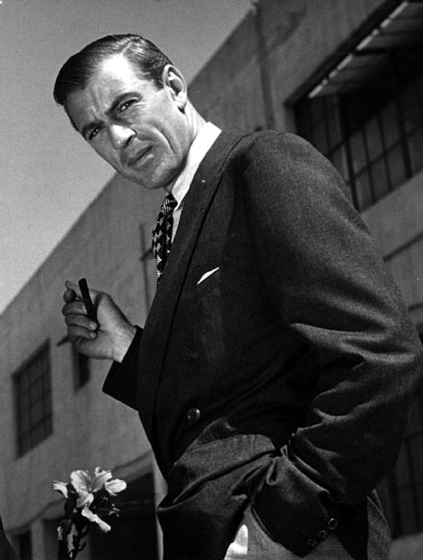 American Actor Gary Cooper smoking a pipe van English Photographer, (20th century)