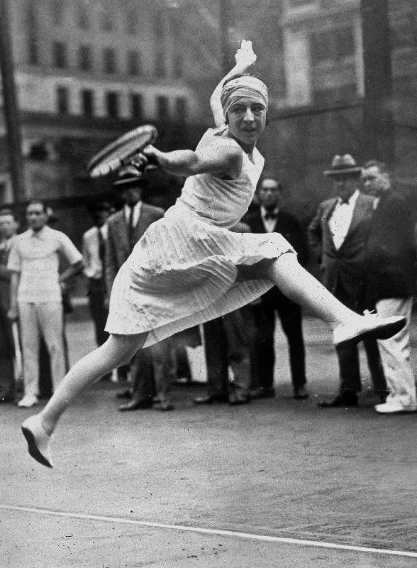 French tenniswoman Suzanne Lenglen here in New York van English Photographer, (20th century)