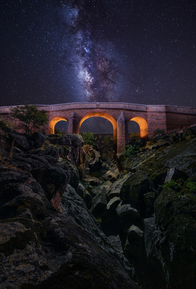 Abandoned bridge van Enrique Rodríguez de Mingo