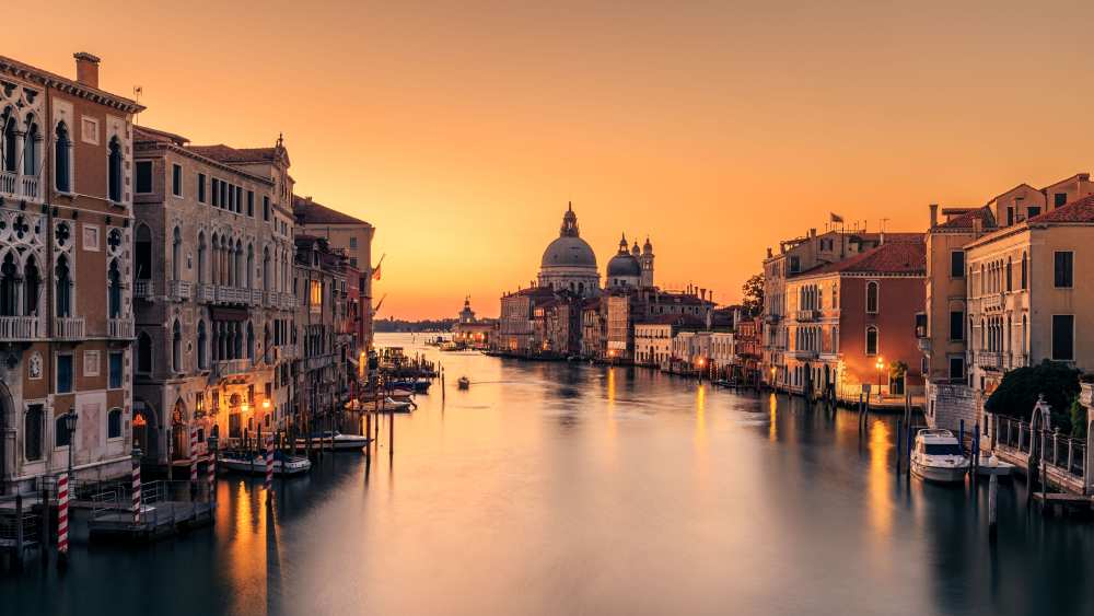 Dawn on Venice van Eric Zhang
