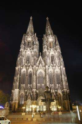 Kölner Dom bei Nacht van Erich Teister