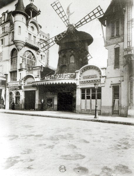 The Moulin Rouge in Paris, 1921 (b/w photo)  van Eugene Atget