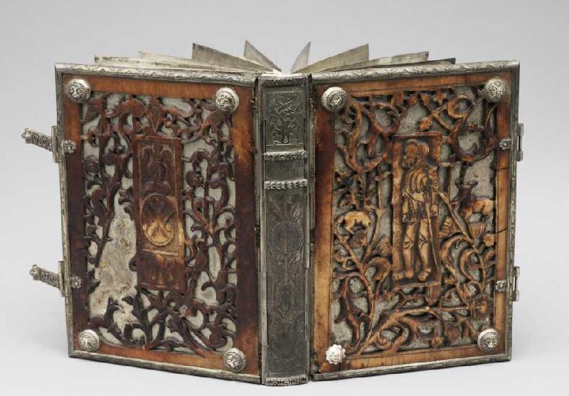 Lutherbibel (Buch mit 27 Metall- und Pergamentblättern) van Ferdinand Hodler