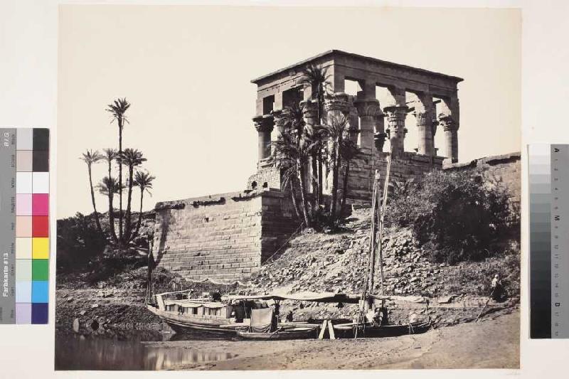 Der Kiosk des Trajan auf der Nilinsel Philae van Francis Frith