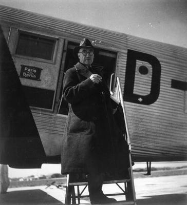 Andre Gide travelling in USSR, 1936 (b/w photo) van French Photographer, (20th century)