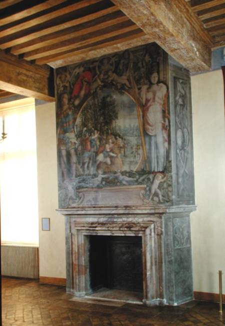 Fireplace in the Chambre du Roi (photo) van French School