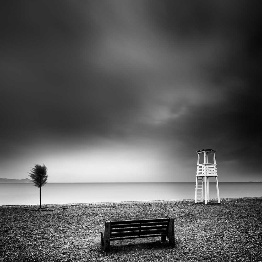 Bench on the Beach van George Digalakis