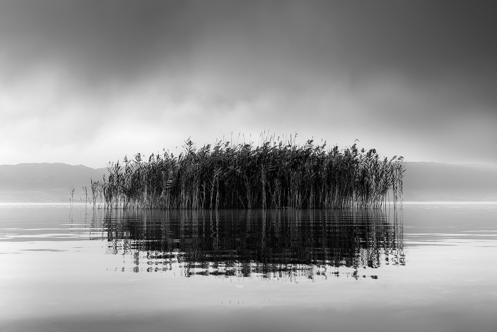 Lake Volvi VII van George Digalakis