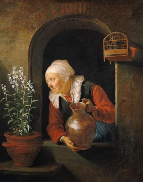 Oude vrouw bij het raam, bloemen water gevend.