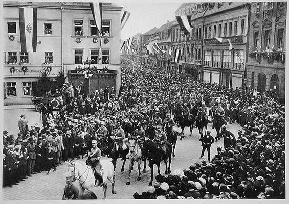 Parade of the first mounted SA divisions on Germany Day in Bayreuth, 1923, from 'Deutsche Gedenkhall van German Photographer, (20th century)