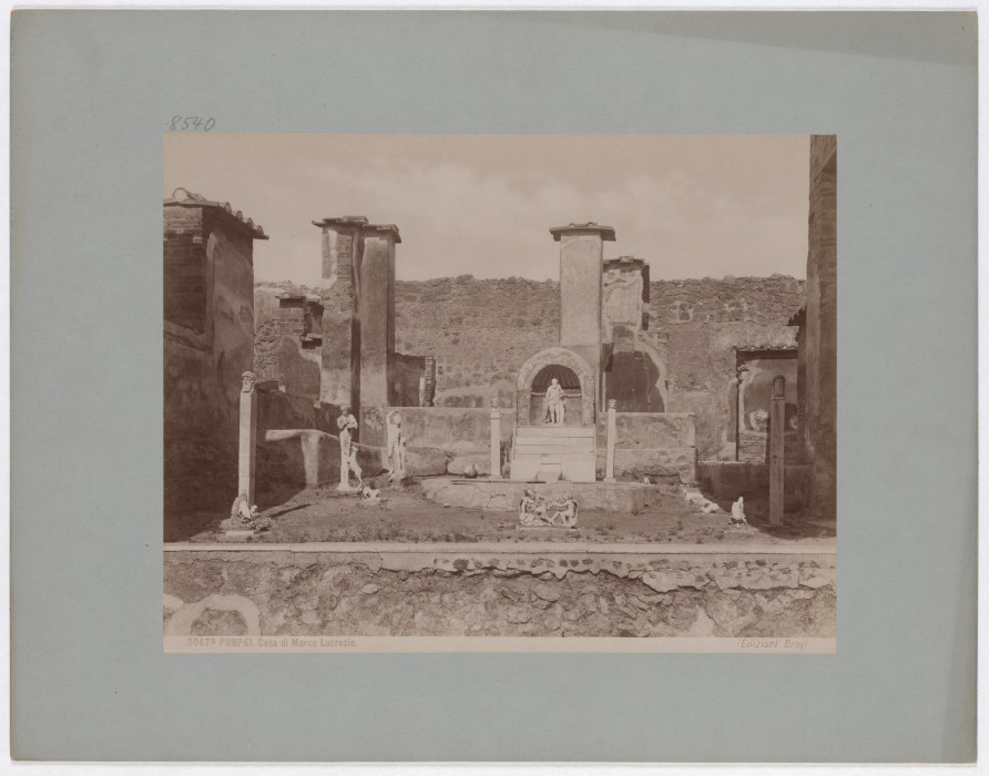 Pompeii: House of Marco Lucretius, No. 5047a van Giacomo Brogi