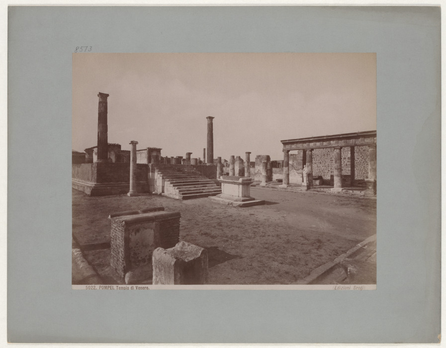 Pompeii: Temple of Apollo, No. 5022 van Giacomo Brogi