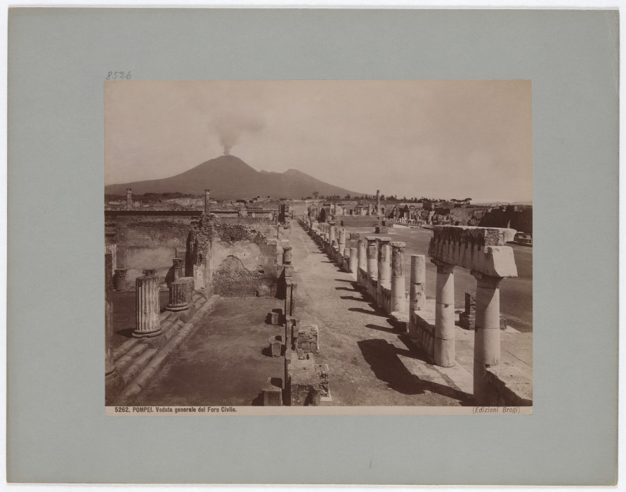 Pompeii: General view of the Civil Forum, No. 5262 van Giacomo Brogi