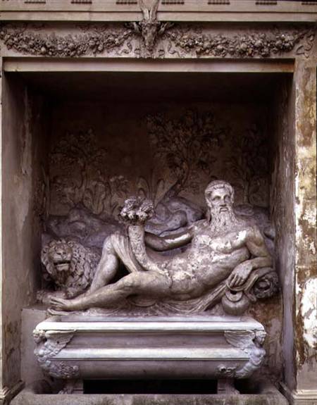 The Nymphaeum, detail of a statue of a river god within a niche holding a cornucopia, designed van Giacomo Vignola and Bartolomeo Ammannati