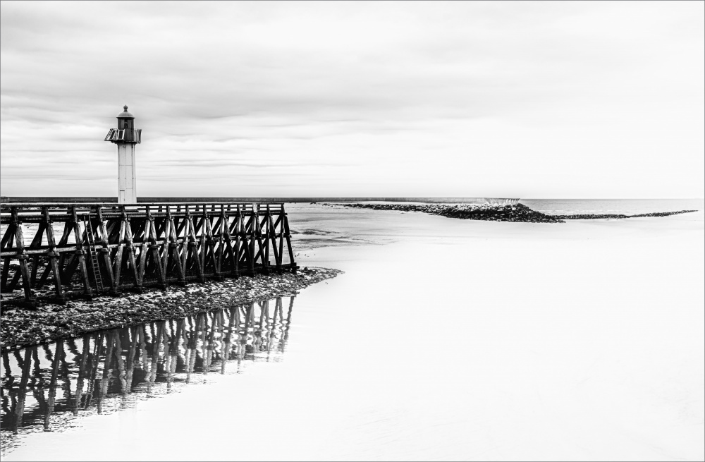 Lighthouse Trouville van Gilbert Claes