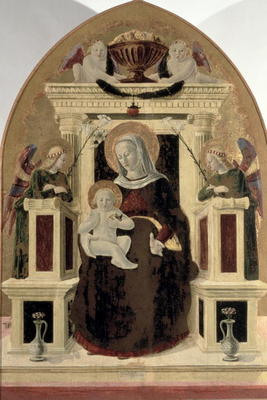 Madonna and Child Enthroned with Angels (tempera on panel) van Girolamo Giovanni