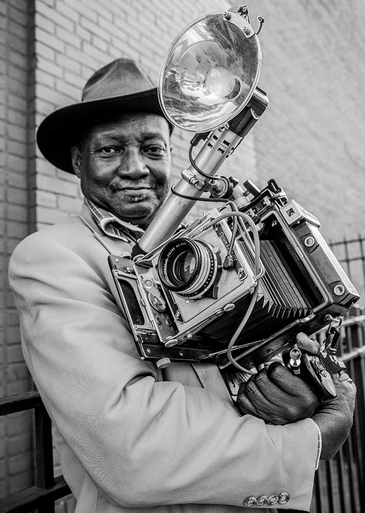 Mr.Louis Mendes/NYC-USA Street Photography Icon van Hans ML Spiegel
