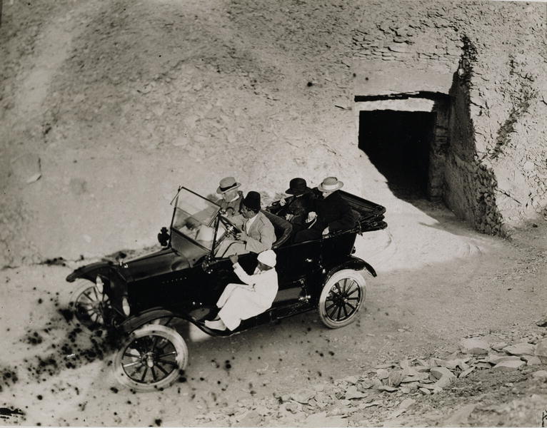 Lord Carnarvon''s first visit to the Valley of the Kings: Lord Carnarvon (1866-1923) and party in a  van Harry Burton