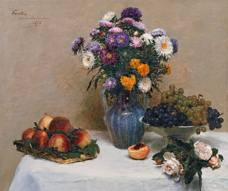 Weiße Rosen und Chrysanthemen in einer Vase, Pfirsiche und Weintrauben auf einem Tisch mit weißer De van Henri Fantin-Latour