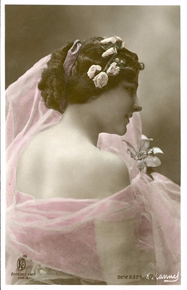 Woman in pink scarf van Henri Manuel