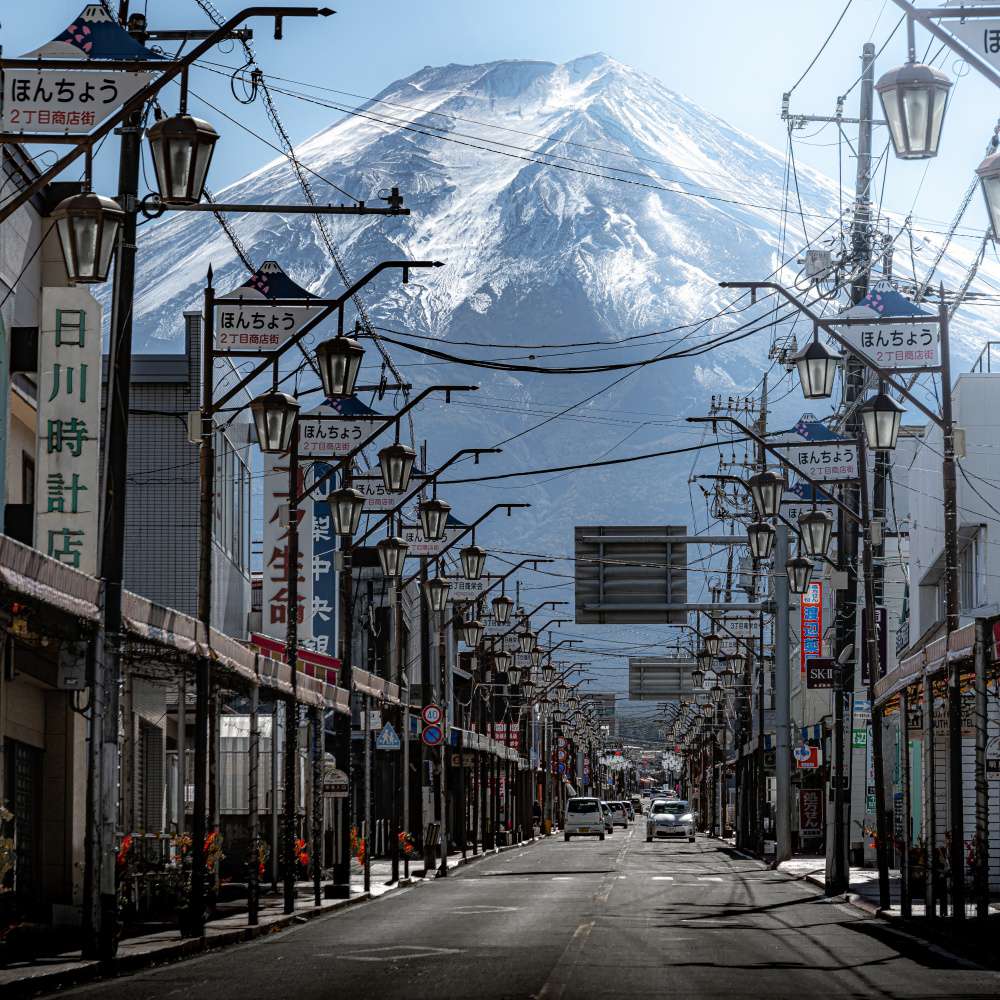 Road leading to Mt.Fuji van まちゅばら/Hiroki Matsubara