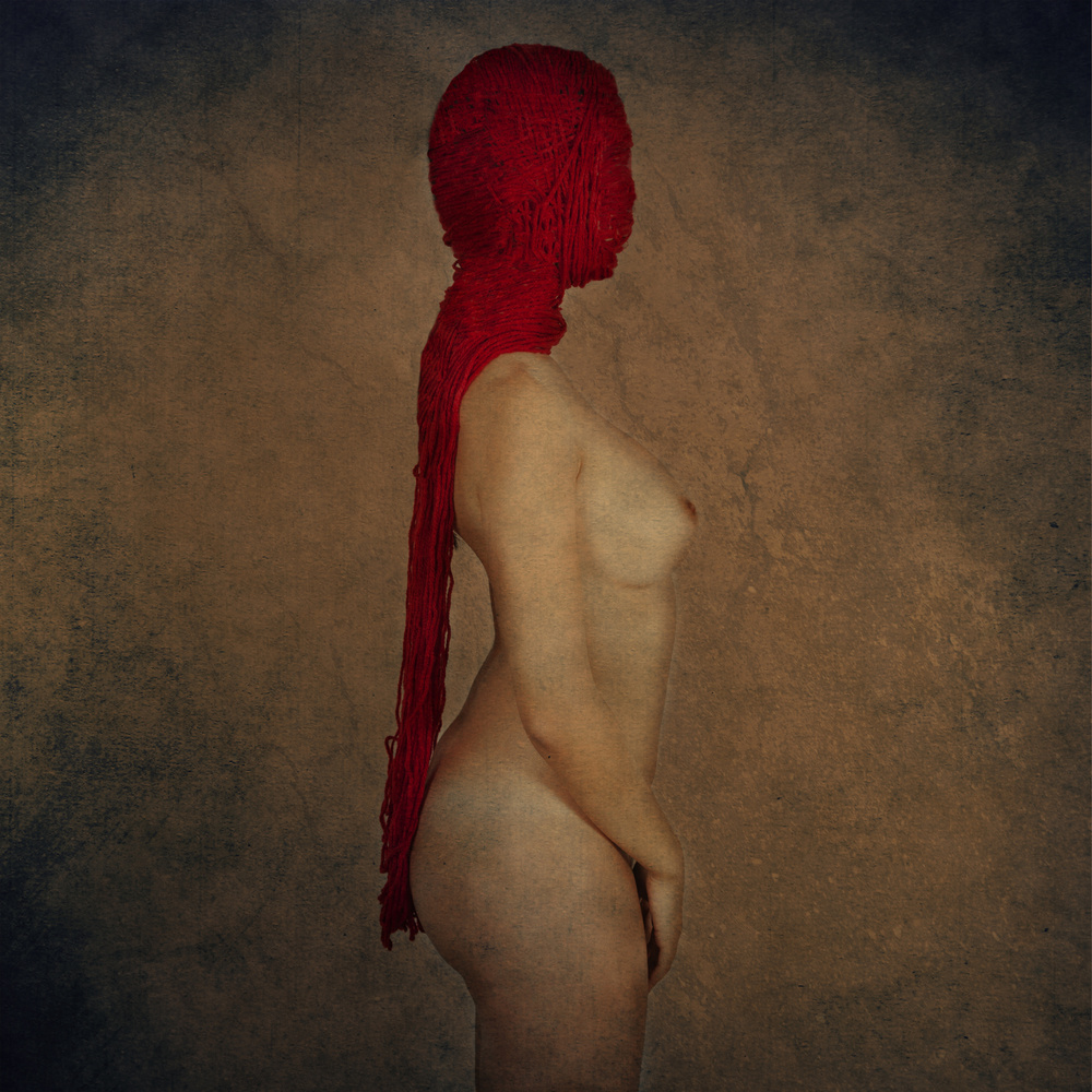 The thin red rope IV van Igor Genovesi
