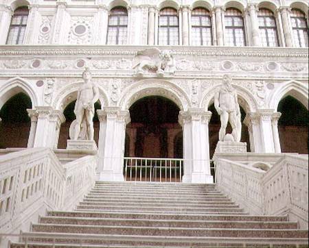 View of the Scala dei Giganti designed by Antonio Rizzo (1484-1501) with statues of Mars and Neptune van Jacopo Sansovino