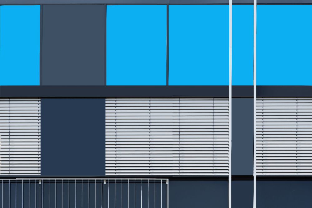 Asymmetric Windows van Jan Niezen