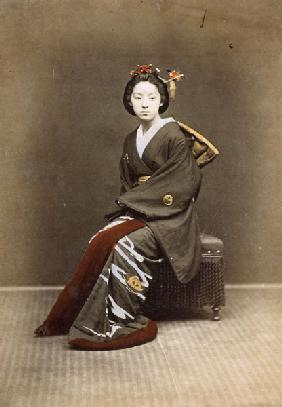 Jong Japans meisje in een Kimono, c.1860-70 (hand coloured photo)