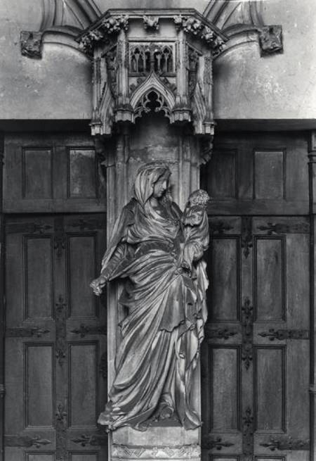 Portal with a trumeau depicting the Virgin and Child van Jean de Sluter