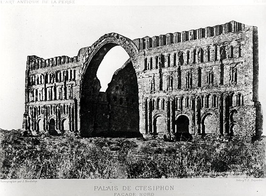 The Palace of Ctesiphon, from ''L''Art Antique de la Perse'' Marcel Dieulafoy, published 1884-85 van Jeanne Dieulafoy