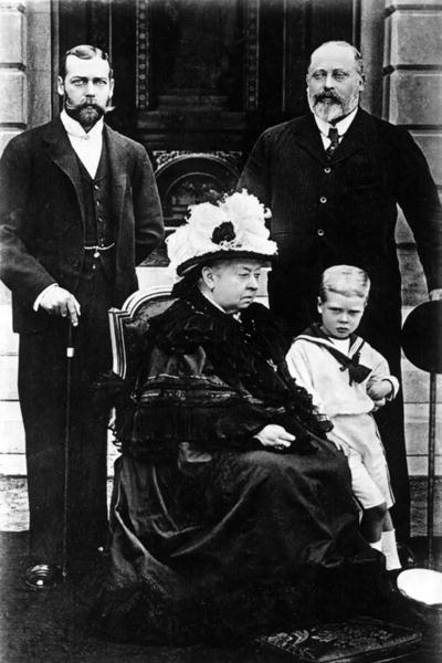 Four Generations of Victorian Royalty, taken at Osborne House, 5th August 1899 (b/w photo)  van John Chancellor