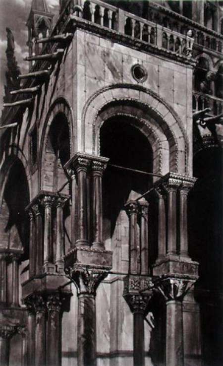 St. Mark's, Southern Portico, from 'Examples of the Architecture of Venice', by John Ruskin, aquatin van John Ruskin