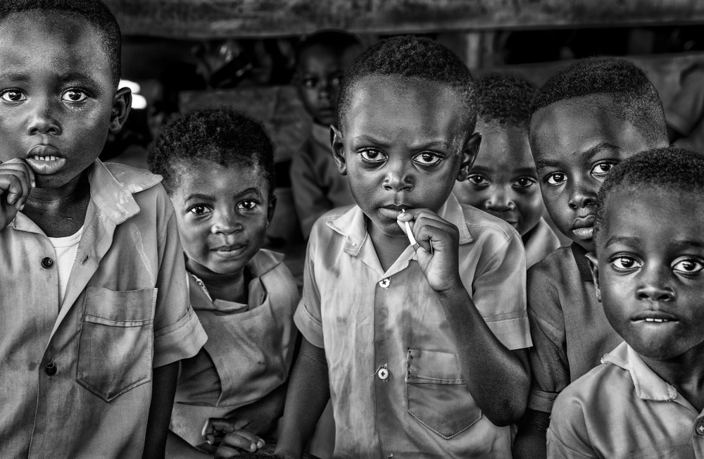 Children at school in Ghana van Joxe Inazio Kuesta Garmendia