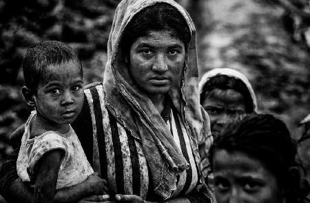 Rohingya woman and her child - Bangladesh