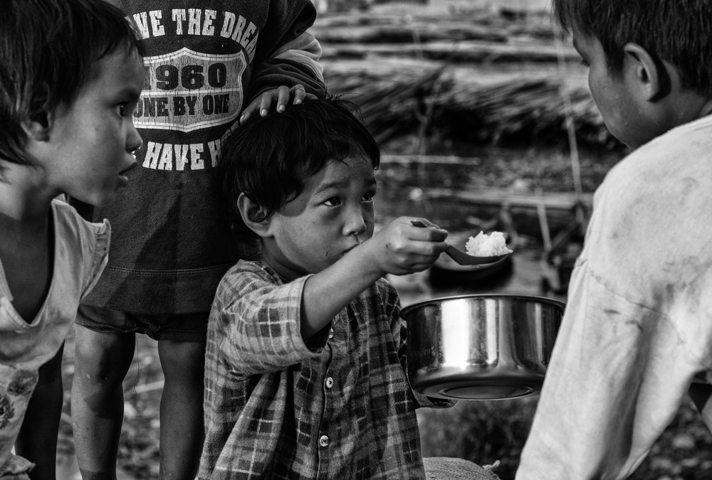 Do you want some rice? (Mandalay-Myanmar) van Joxe Inazio Kuesta Garmendia