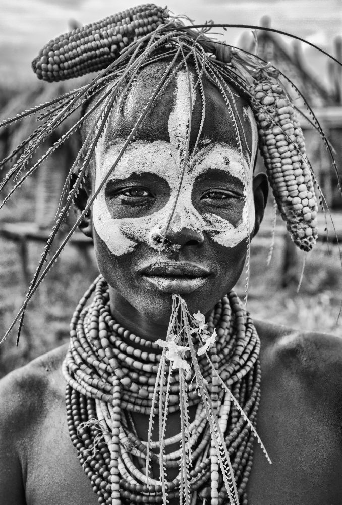 A woman of the Karo tribe (Omo Valley-Ethiopia). van Joxe Inazio Kuesta