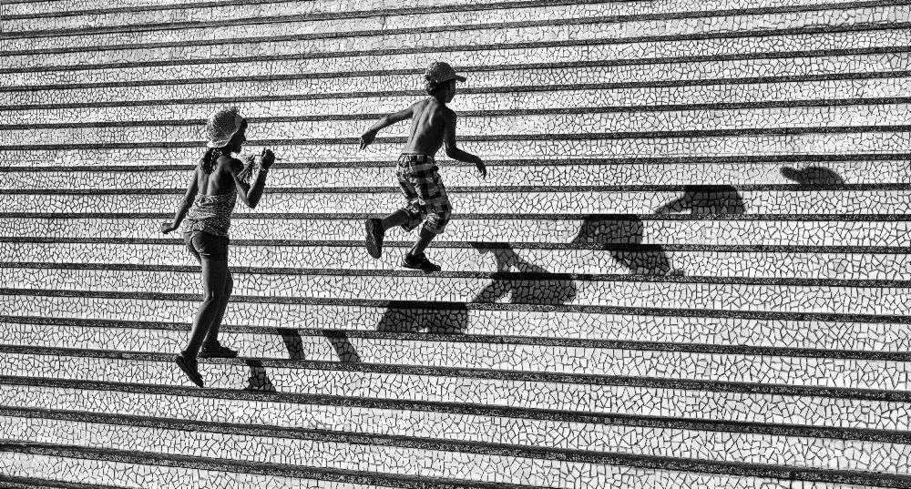 On the stairs . van Juan Luis Duran