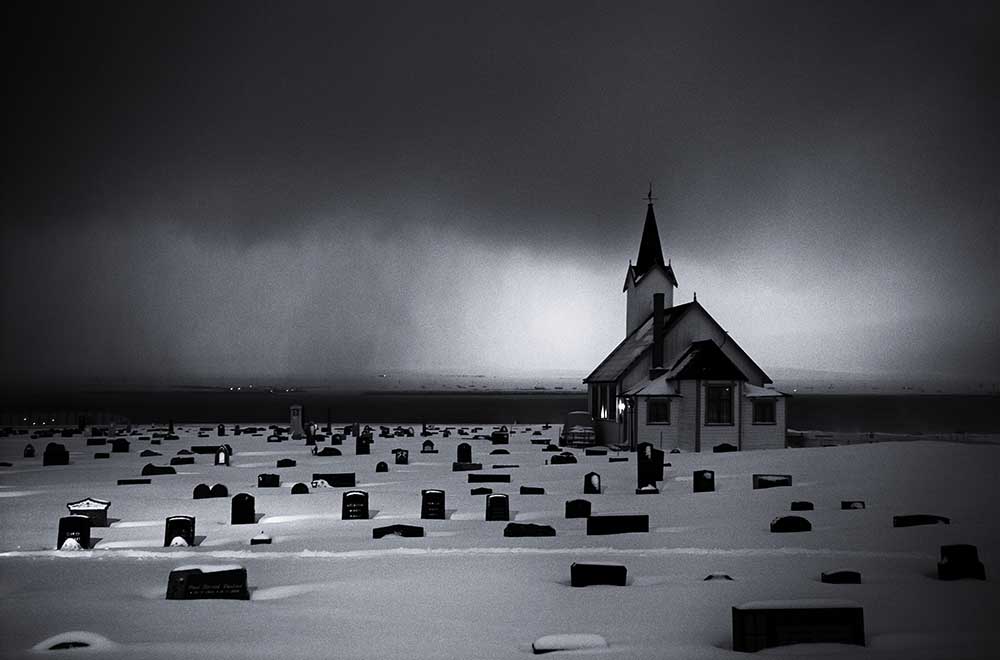 White Chapel before storm van Julien Oncete