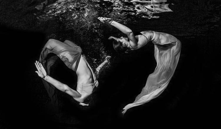 Grace Underwater van Ken Kiefer