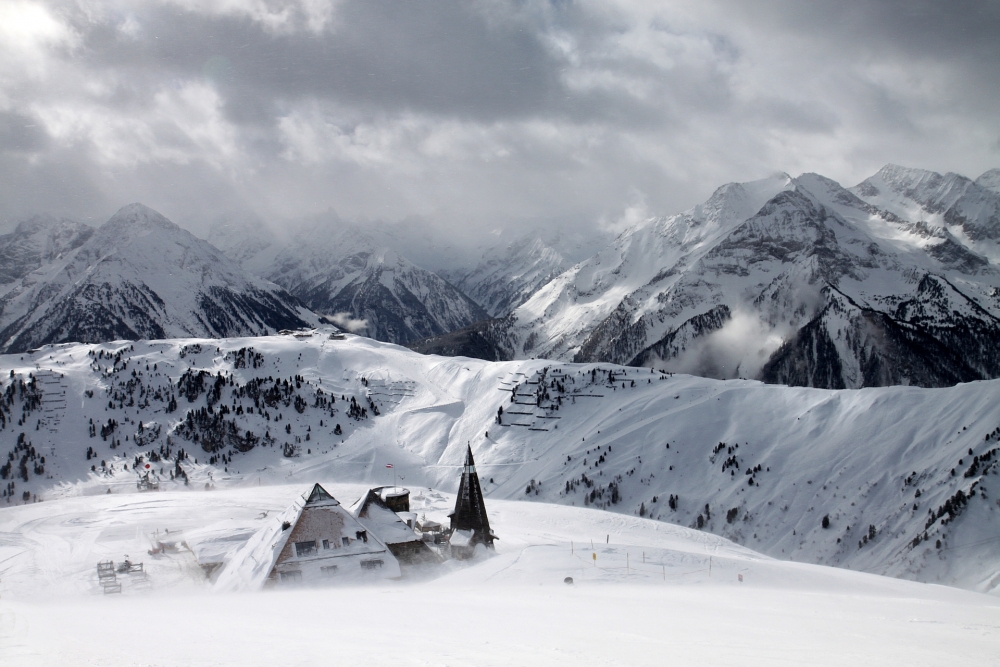 Snowstorm in the Alps van KrystynaAnnaMaria